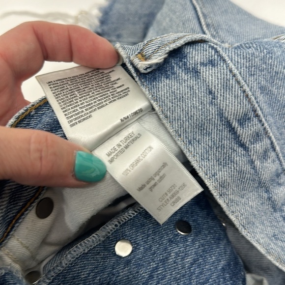 AGOLDE criss cross button fly denim shorts raw hem size 23 - Picture 8 of 14